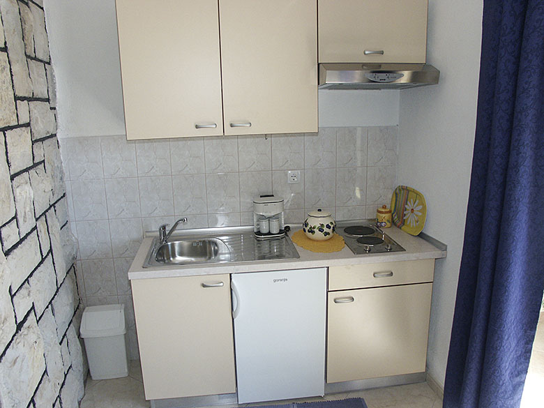 kitchen - apartments Ivo, Tučepi