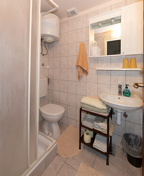 Apartments Mia, Tučepi - bathroom