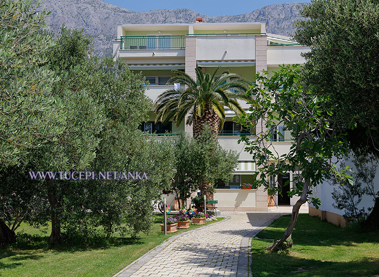 Villa Anka, Tučepi, garden path