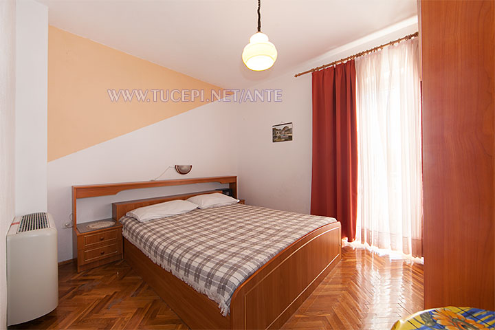 apartments Ante, Tučepi - bedroom