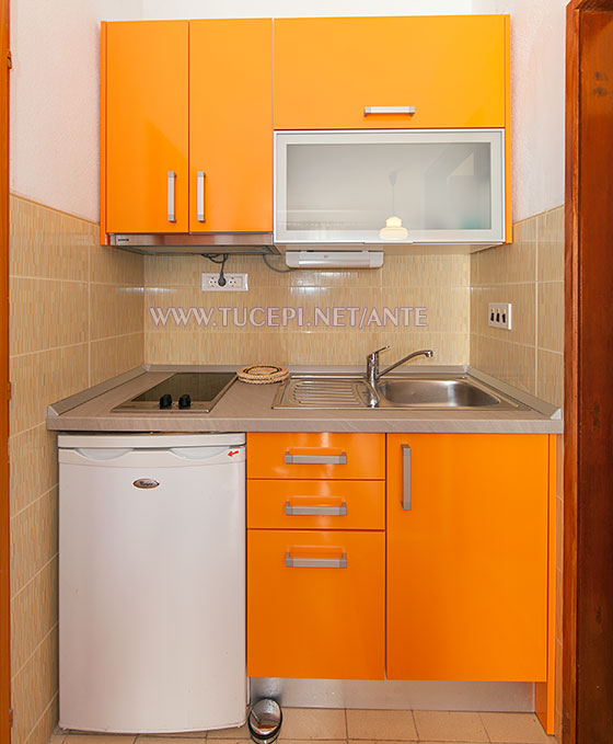 apartments Ante, Tučepi - kitchen