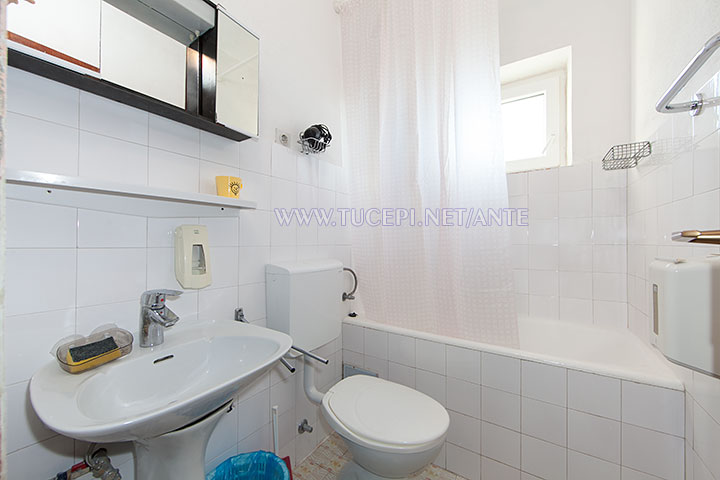 apartments Ante, Tučepi - bathroom
