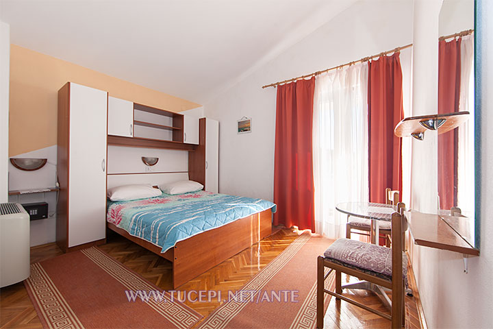 apartments Ante, Tučepi - bedroom