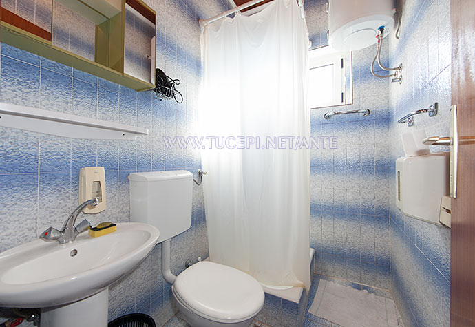 apartments Ante, Tučepi - bathroom