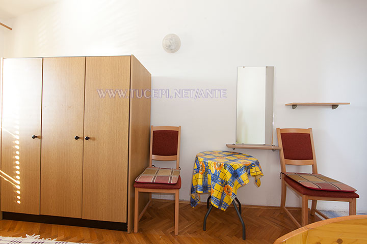 apartments Ante, Tučepi - bedroom