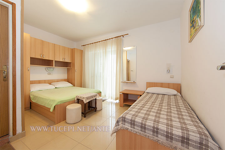 apartments Ante, Tučepi - bedroom