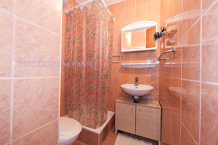 apartments Ante, Tučepi - bathroom