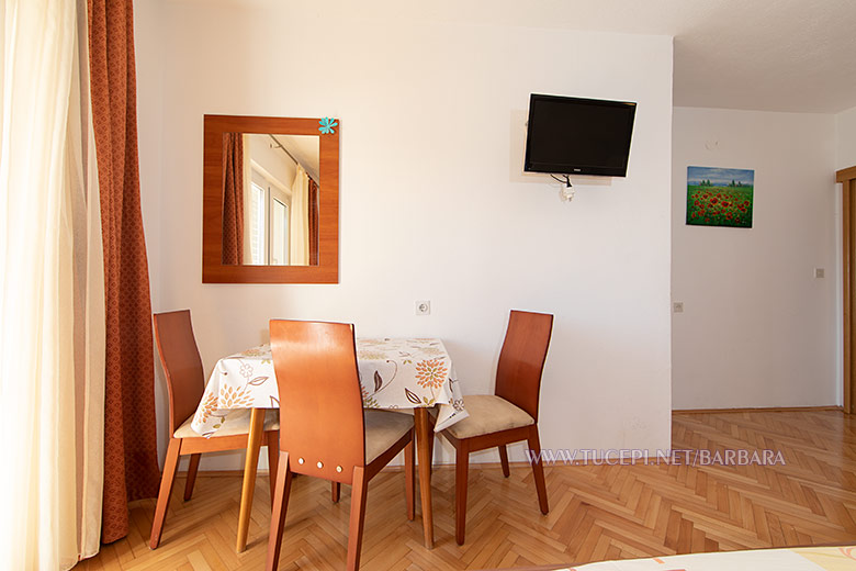 Apartments Barbara, Tučepi - dining table
