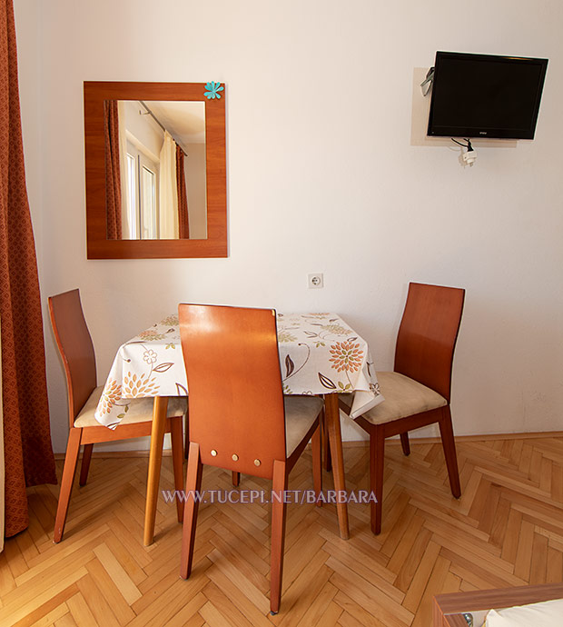 Apartments Barbara, Tučepi - dining table