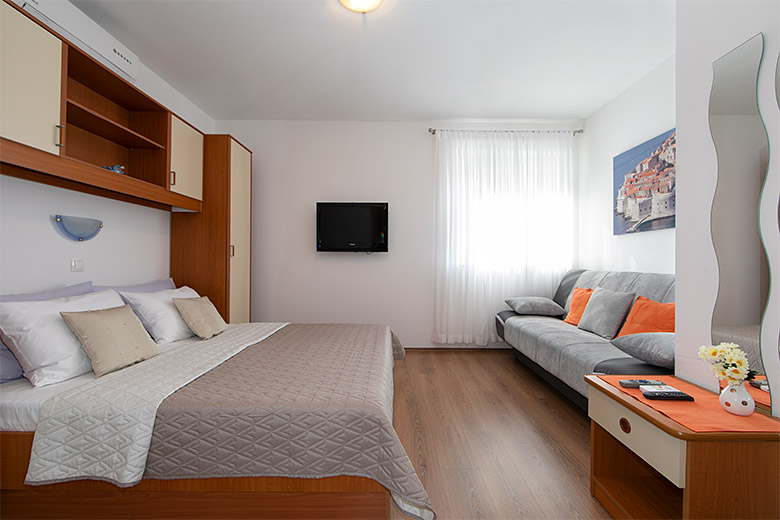 Apartments Bešlić, Tučepi - bedroom