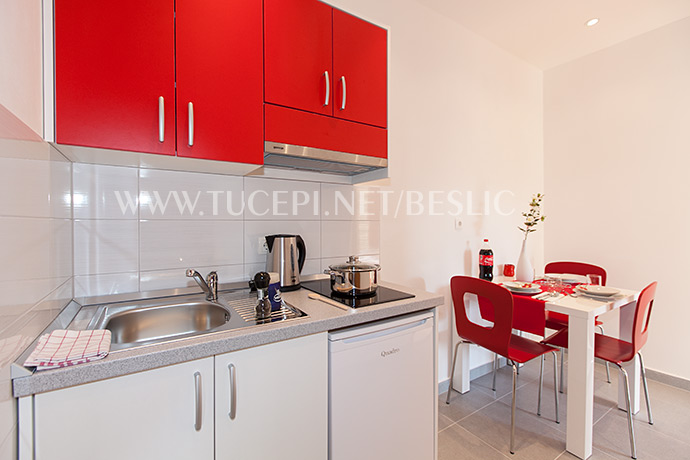 Apartments Bešlić, Tučepi - kitchen