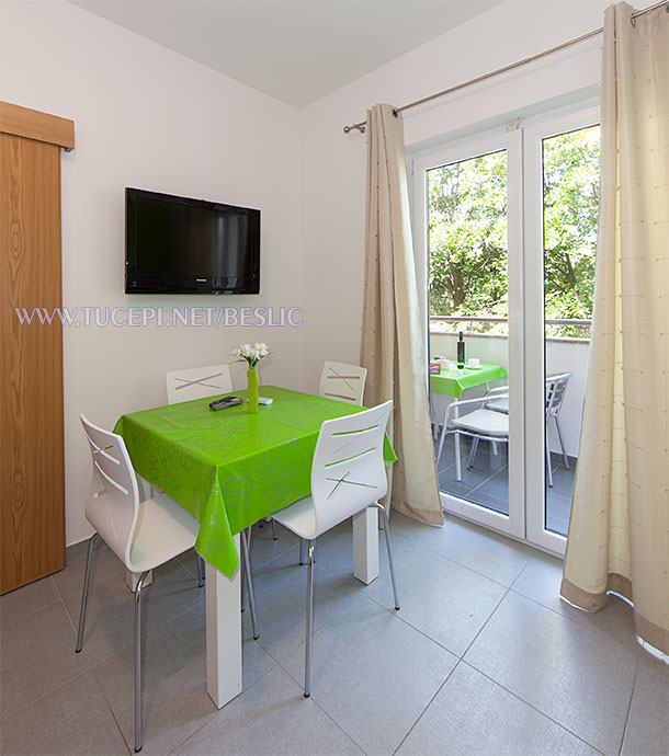 Apartments Bešlić, Tučepi - dining room