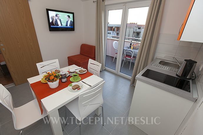 Apartments Bešlić, Tučepi - dining room