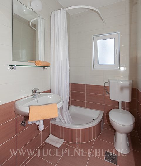 Apartments Bešlić, Tučepi - bathroom