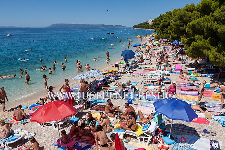 typical beach in Tučepi