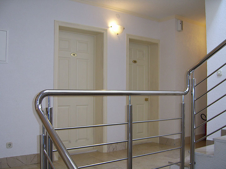 Pension Bili Dvor, Tuepi - hall and stairs