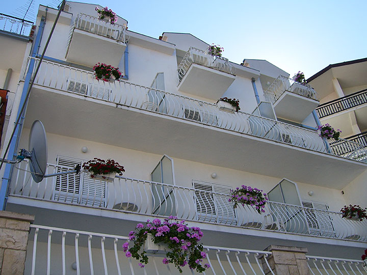 Pension Bili Dvor, Tuepi - balconies