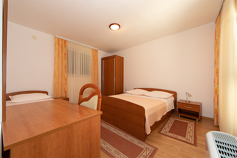 Apartments Biser, Tučepi - bedroom