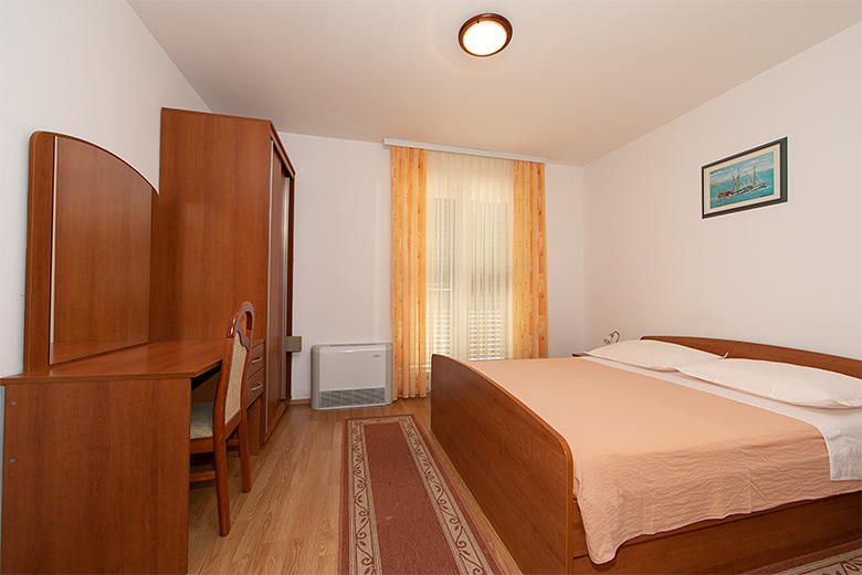 Apartments Biser, Tučepi - bedroom