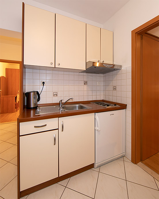 Apartments Biser, Tučepi - kitchen