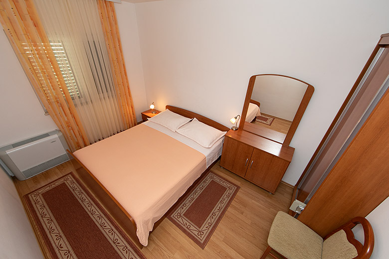 Apartments Biser, Tučepi - bedroom