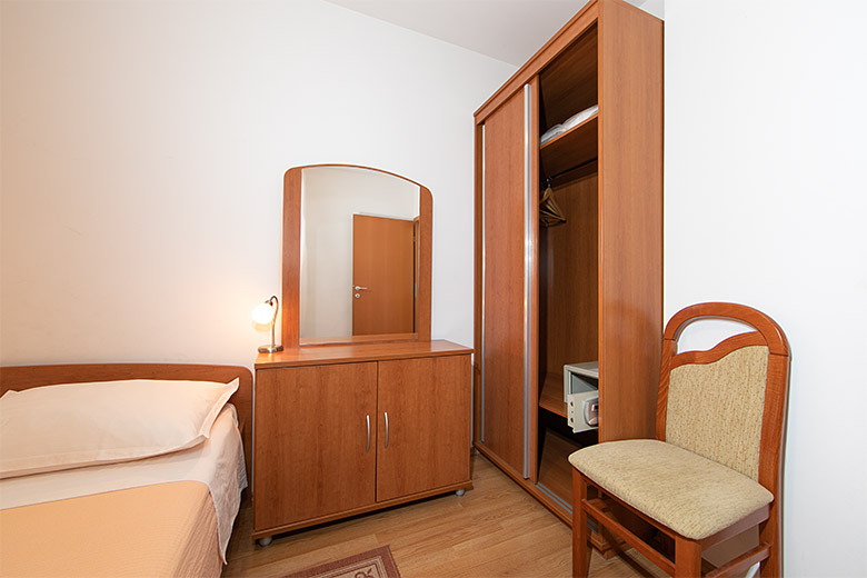 Apartments Biser, Tučepi - bedroom