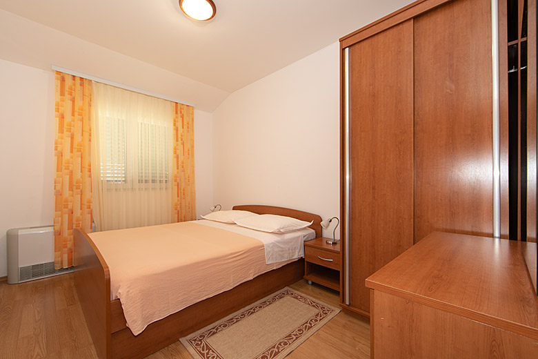 Apartments Biser, Tučepi - bedroom