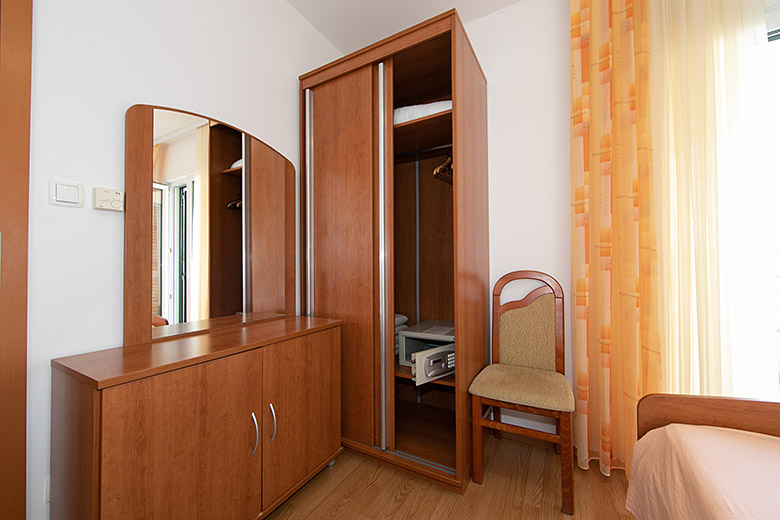 Apartments Biser, Tučepi - bedroom