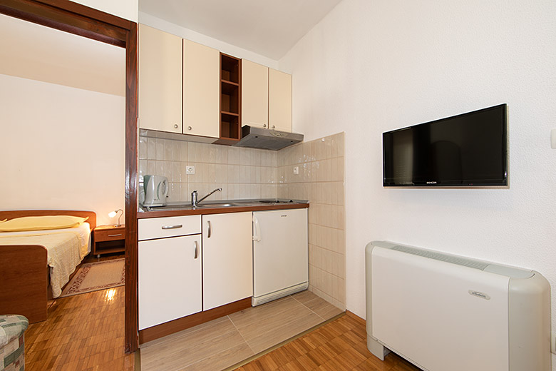 Apartments Biser, Tučepi - kitchen