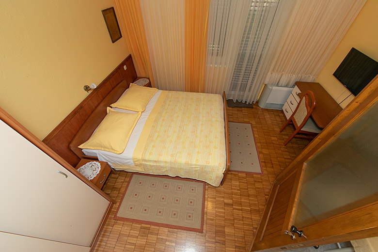 Apartments Biser, Tučepi - bedroom