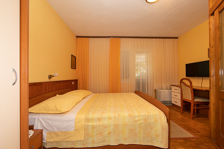 Apartments Biser, Tučepi - bedroom