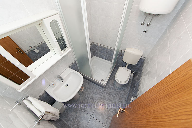 Apartments Bušelić, Tučepi - bathroom