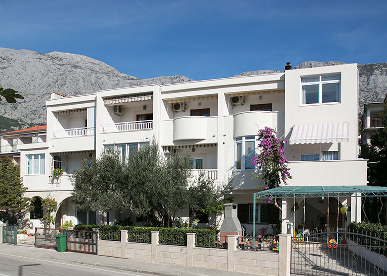 Apartments Bušelić Stipe, Tučepi - house