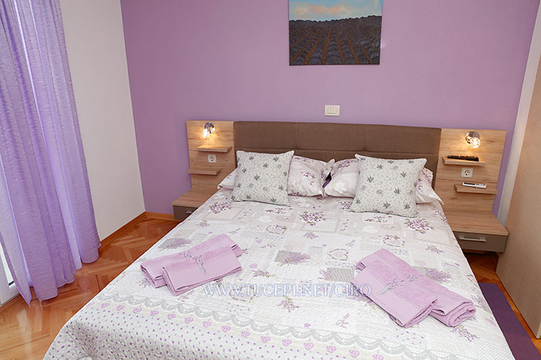Apartments Ćiro, Tučepi - bedroom