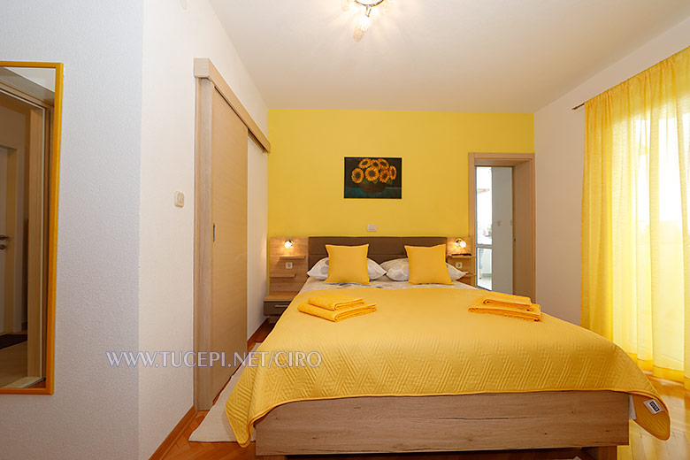 Apartments Ćiro, Tučepi - bedroom