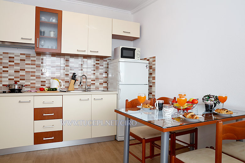 Apartments Ćiro, Tučepi - dining room