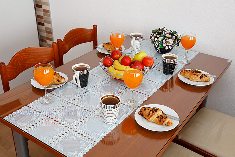 Apartments Ćiro, Tučepi - dining table