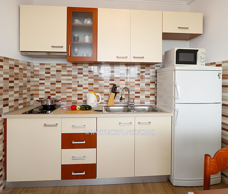 Apartments Ćiro, Tučepi - kitchen