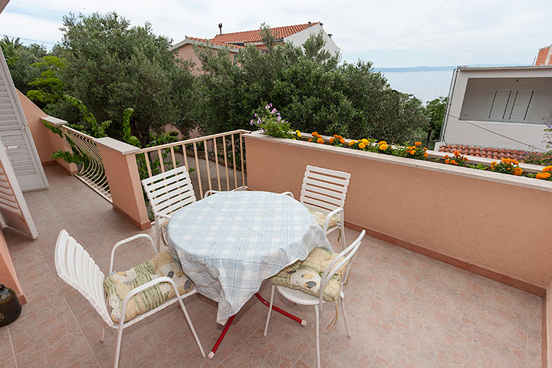 apartments Čović, Tučepi - large terrace with sea view