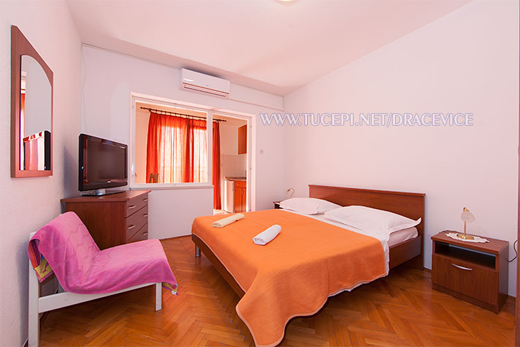 Apartments Dračevice, Tučepi - bedroom