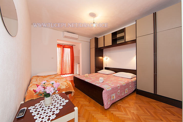 Apartments Dračevice, Tučepi - bedroom