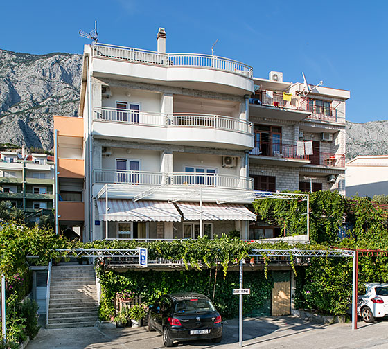 Apartments Dračevice, Marko and Ane Bušelić, Tučepi - house