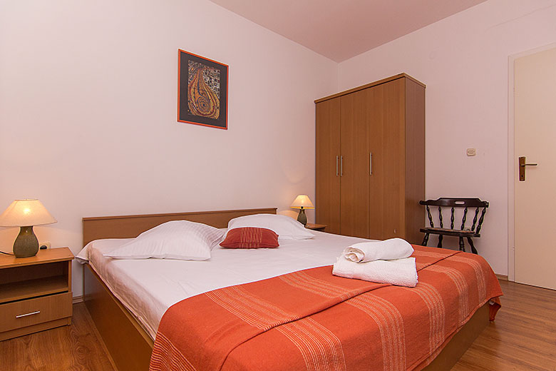 Apartments Ela, Tučepi - bedroom