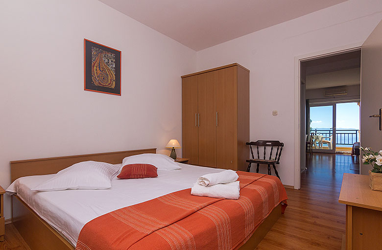 Apartments Ela, Tučepi - bedroom