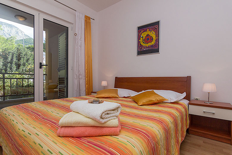 Apartments Ela, Tučepi - bedroom