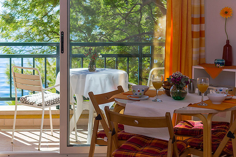 Apartments Ela, Tučepi - dining room