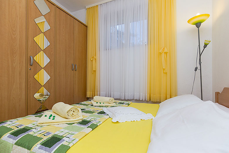 Apartments Ela, Tučepi - bedroom