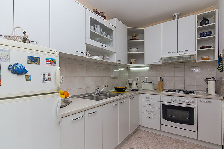 Apartments Ela, Tučepi - kitchen