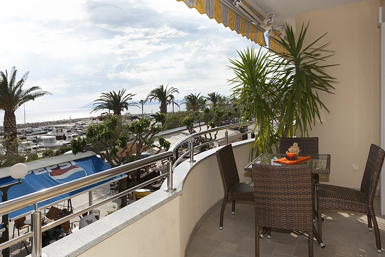 balcony with sea view - Villa GRGO, Tučepi