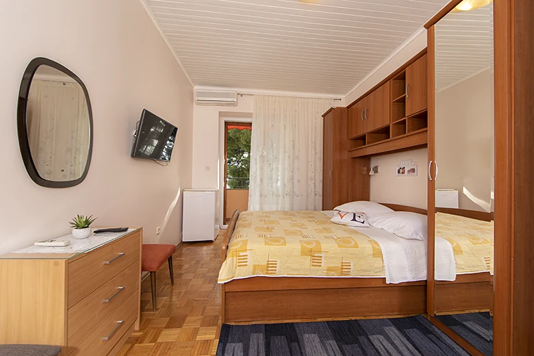 Apartments Grozdana, Tučepi - bedroom